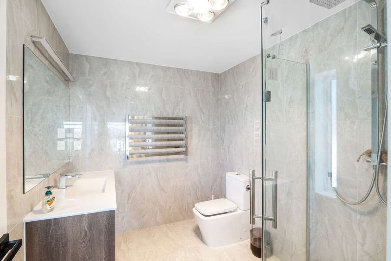 Photo of property in 6 Kahu Close, Orewa, 0931