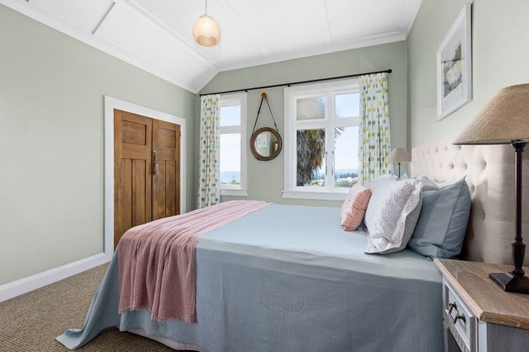 Photo of property in 6 Madeira Road, Bluff Hill, Napier, 4110