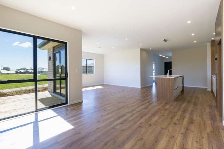 Photo of property in 27 Kauri Drive, Waiuku, 2123