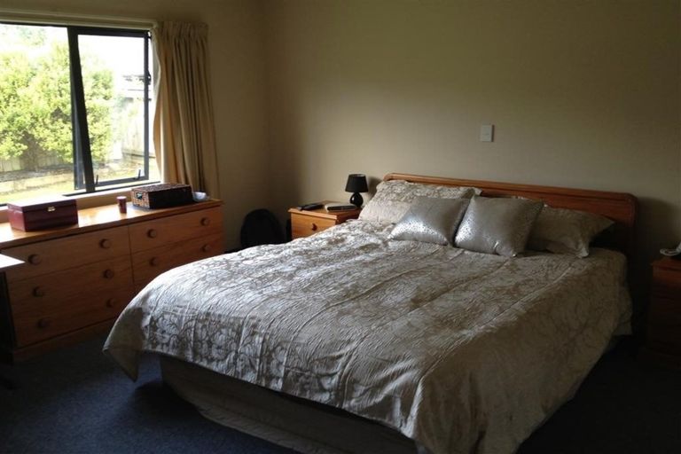 Photo of property in 5 Routeburn Avenue, Aotea, Porirua, 5024