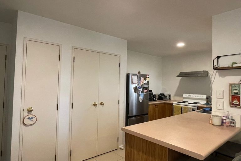 Photo of property in 12 Mandeville Place, Unsworth Heights, Auckland, 0632