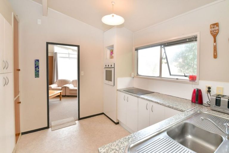 Photo of property in 6 William Hadlow Place, Hatfields Beach, Orewa, 0931