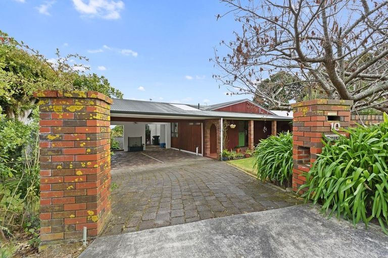 Photo of property in 10 Winara Avenue, Waikanae, 5036