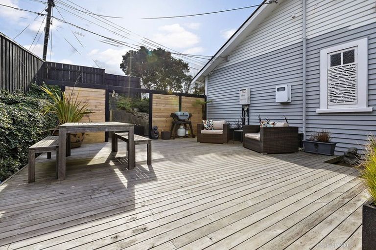 Photo of property in 22 Mandalay Terrace, Khandallah, Wellington, 6035