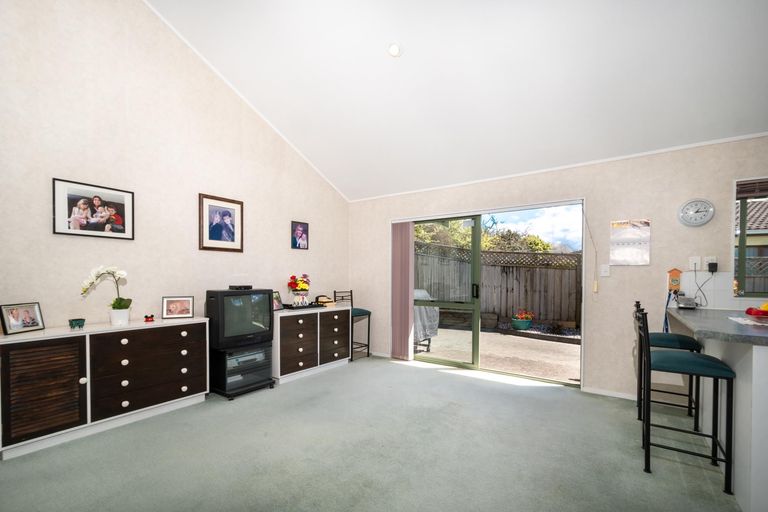 Photo of property in 33 Maurice Borich Place, Henderson, Auckland, 0610