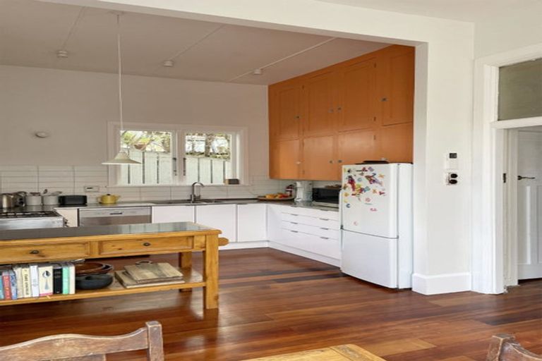 Photo of property in 3 Manley Terrace, Newtown, Wellington, 6021