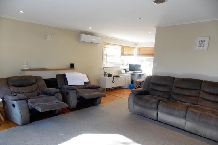 Photo of property in 38 Catherine Crescent, Paparangi, Wellington, 6037