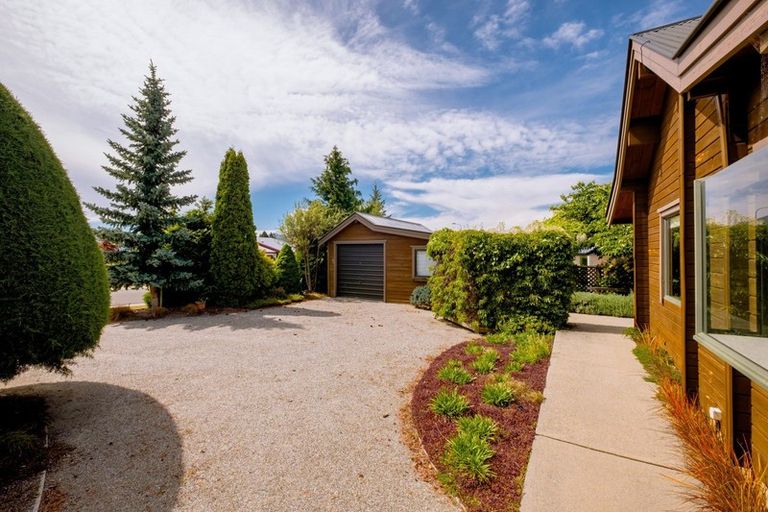 Photo of property in 21 Meadowstone Drive, Wanaka, 9305