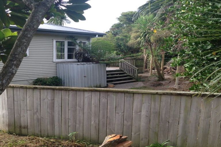 Photo of property in 11a Philson Terrace, Browns Bay, Auckland, 0630
