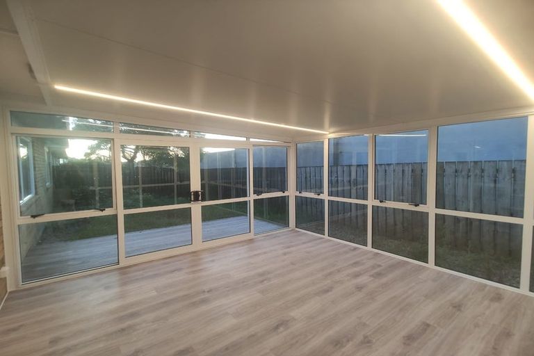 Photo of property in 2/3 Caribbean Drive, Unsworth Heights, Auckland, 0632