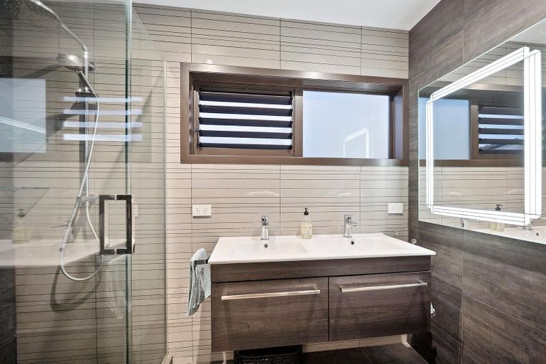 Photo of property in 4 Milford Park Place, Milford, Auckland, 0620