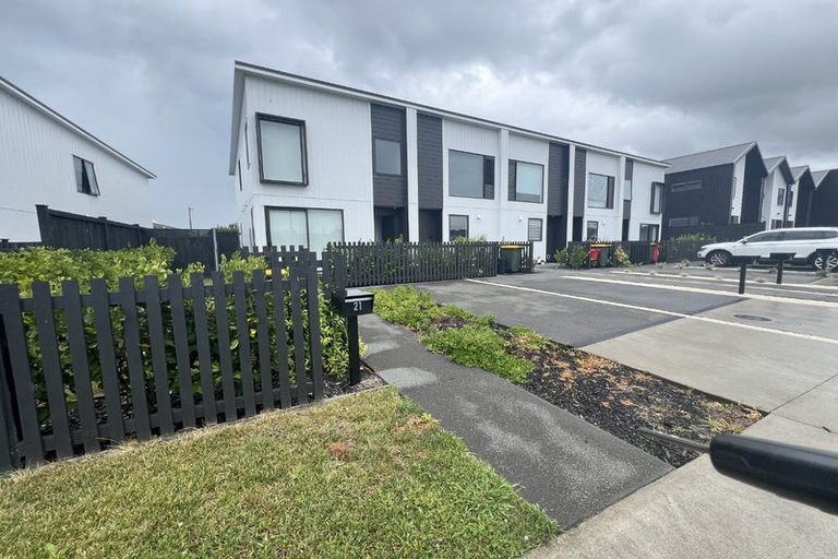 Photo of property in 21 Koura Drive, Red Beach, 0932