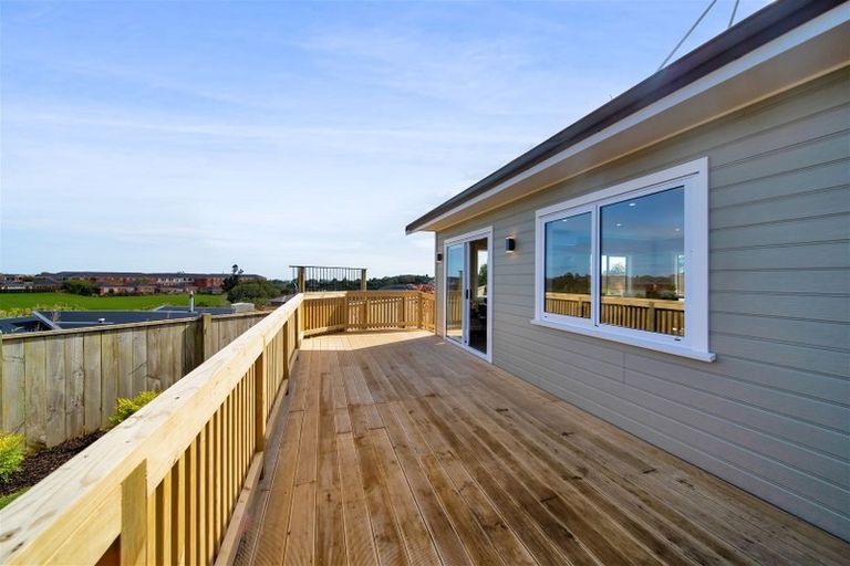 Photo of property in 25 Maple Crescent, Whalers Gate, New Plymouth, 4310