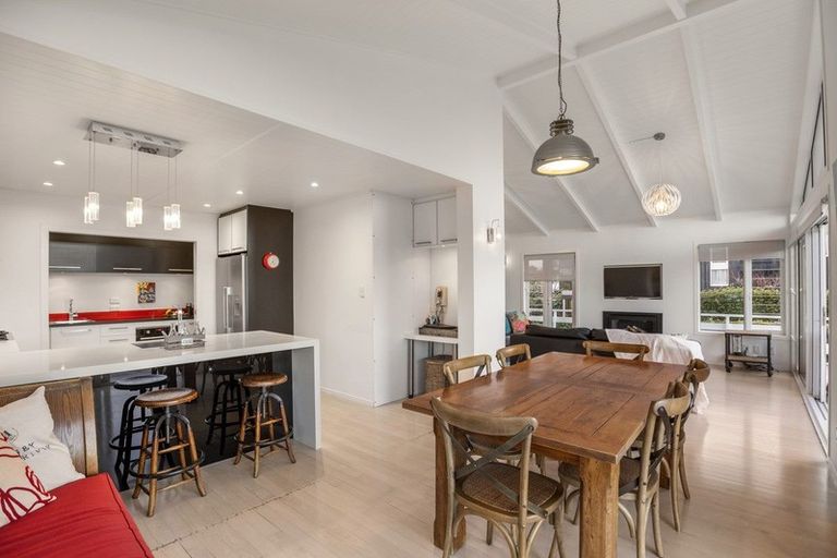 Photo of property in 84 Marine Parade, Mellons Bay, Auckland, 2014