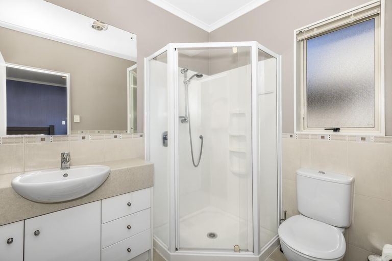 Photo of property in 28 Belfry Place, Wattle Downs, Auckland, 2103