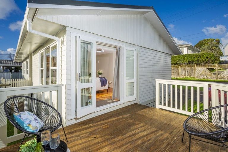 Photo of property in 1/8 Kaipatiki Road, Glenfield, Auckland, 0629