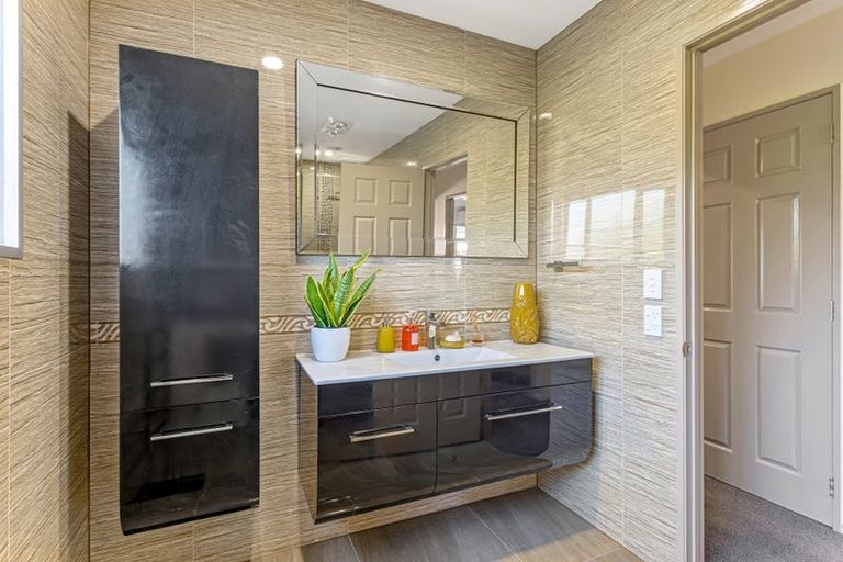 Photo of property in 8 Jelicich Court, Henderson, Auckland, 0612