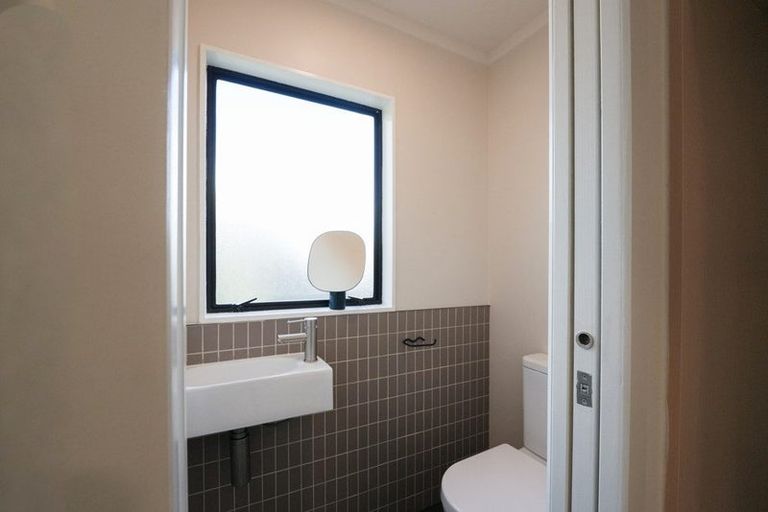 Photo of property in 2 Glendawn Place, Bayview, Auckland, 0629