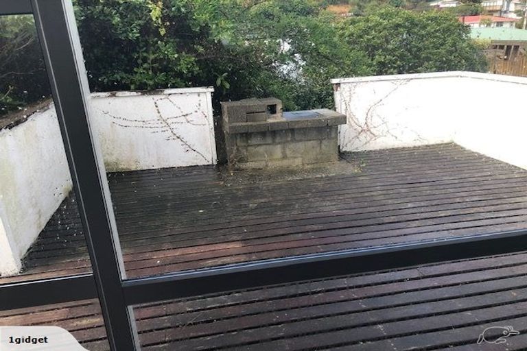 Photo of property in 10 Black Rock Road, Newlands, Wellington, 6037