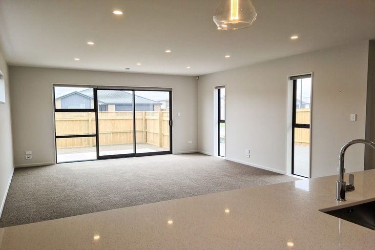 Photo of property in 10 Lussa Close, Broomfield, Christchurch, 8042