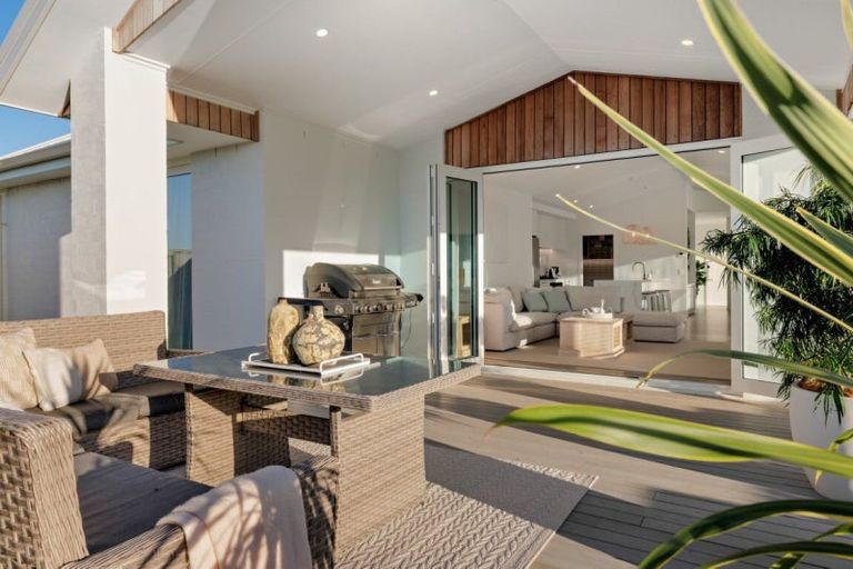 Photo of property in 4 Kuakua Close, Papamoa Beach, Papamoa, 3118