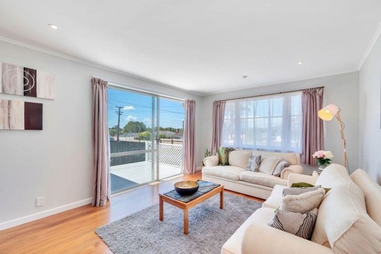 Photo of property in 19 Beaubank Road, Kelston, Auckland, 0602