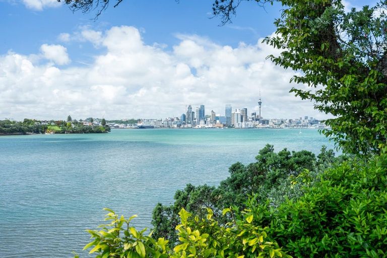 Photo of property in 7 Marine Terrace, Bayswater, Auckland, 0622