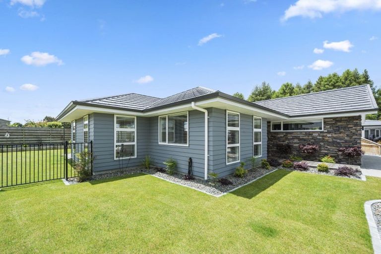 Photo of property in 5 Larches Lane, Kinloch, Taupo, 3377