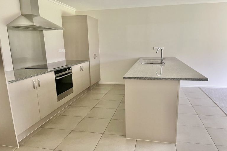 Photo of property in 18 Akeake Lane, Manurewa, Auckland, 2102