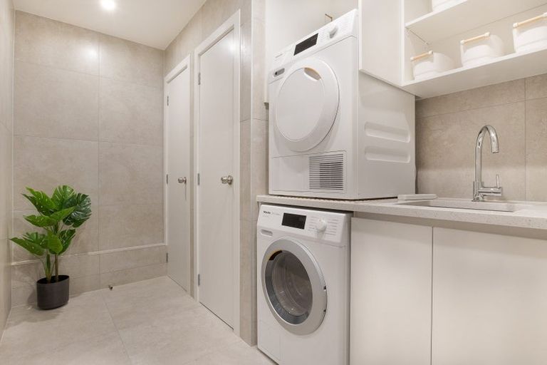 Photo of property in 17f Albert Street, Palmerston North, 4414