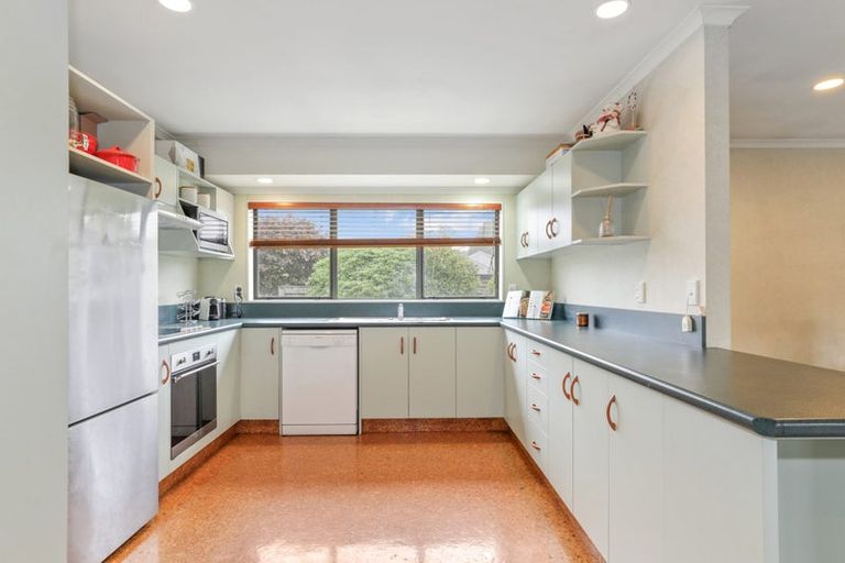 Photo of property in 44 Warwick Drive, Lynmore, Rotorua, 3010