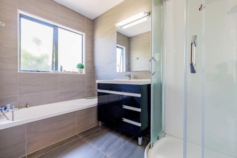 Photo of property in 12 Van Dyke Place, West Harbour, Auckland, 0618