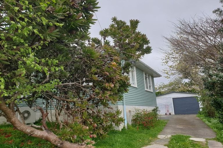 Photo of property in 5 Cumberland Grove, Cannons Creek, Porirua, 5024
