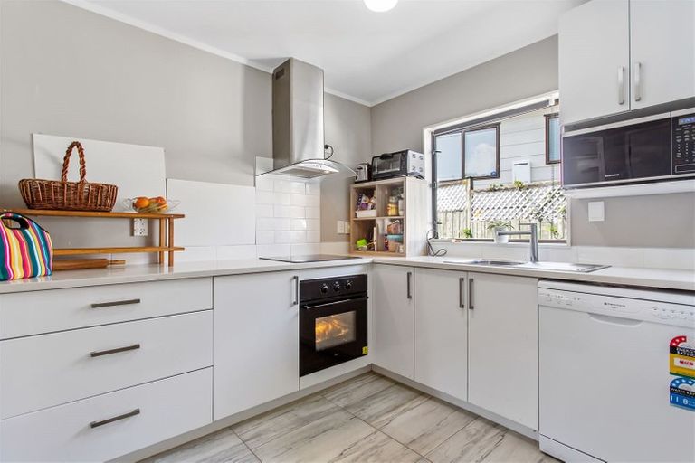 Photo of property in 2/134 Spinella Drive, Bayview, Auckland, 0629