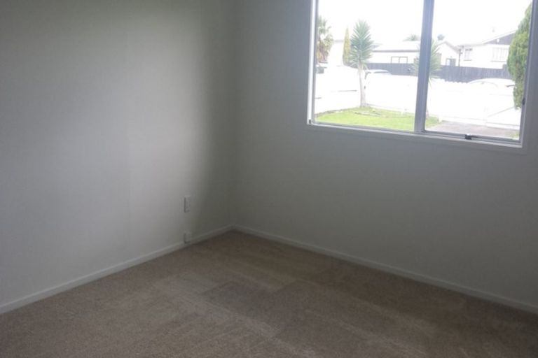 Photo of property in 11 Balwyn Place, Clendon Park, Auckland, 2103