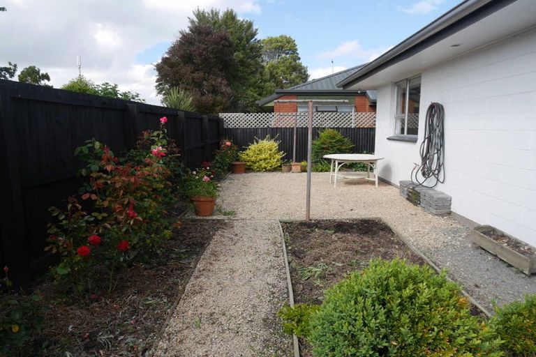 Photo of property in 2/296a Wairakei Road, Bryndwr, Christchurch, 8053