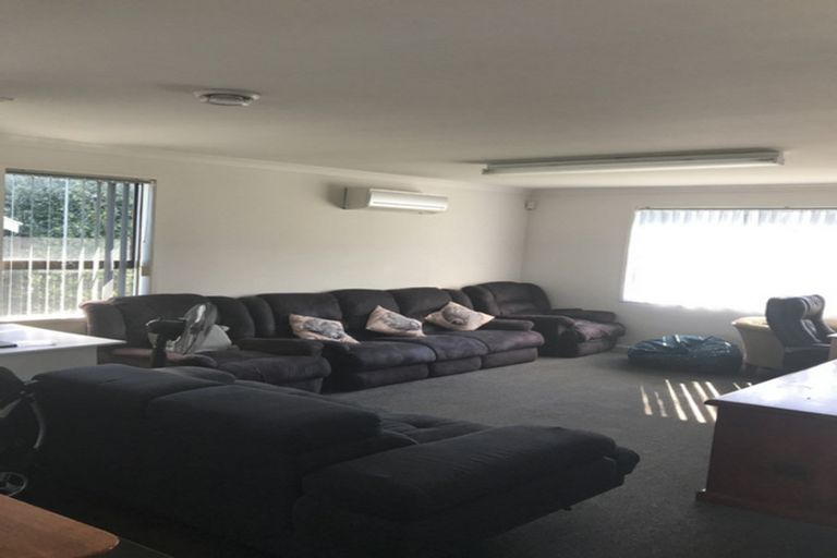 Photo of property in 17 Montego Place, Weymouth, Auckland, 2103