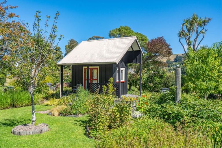 Photo of property in 5849 Christchurch Akaroa Road, Duvauchelle, Akaroa, 7582