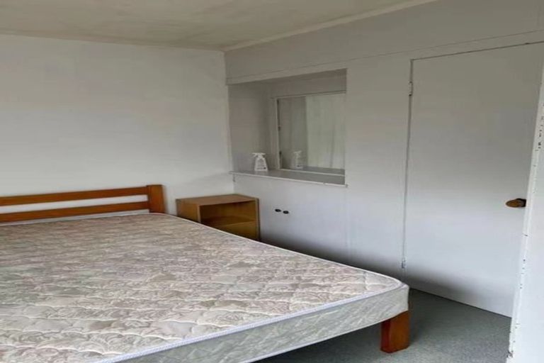 Photo of property in 37 Sunset Road, Totara Vale, Auckland, 0632