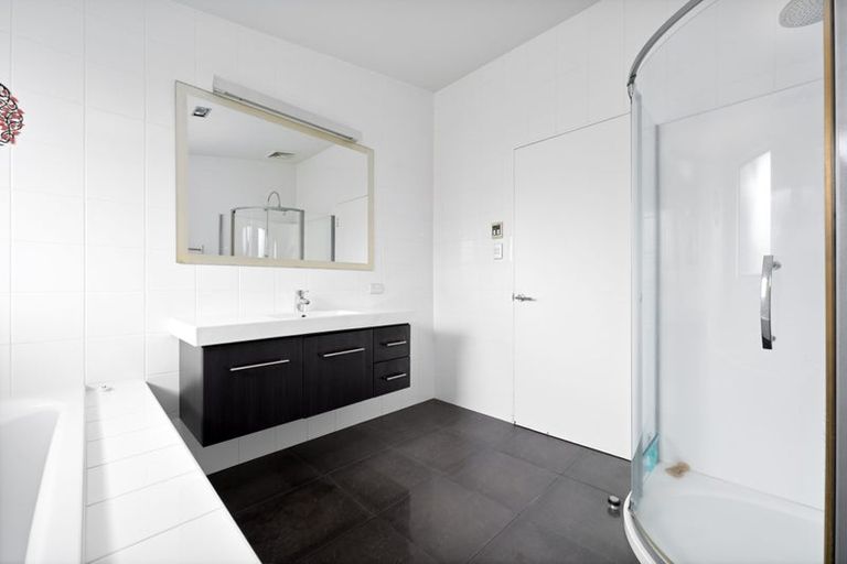 Photo of property in 1 Cron Avenue, Te Atatu South, Auckland, 0610