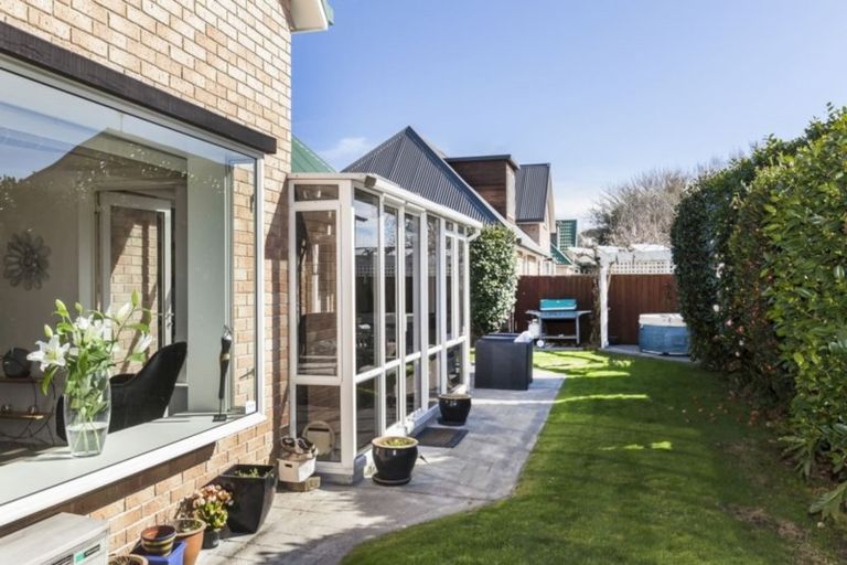 Photo of property in 2/37 Avonhead Road, Avonhead, Christchurch, 8042