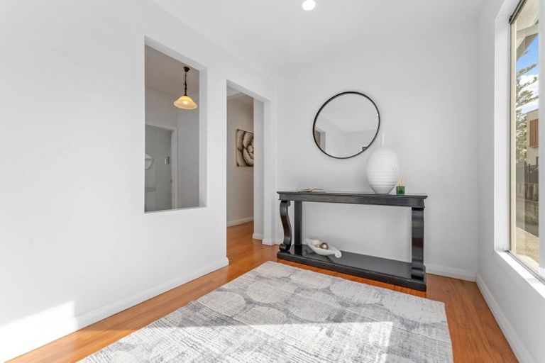 Photo of property in 15b Glendhu Road, Bayview, Auckland, 0629