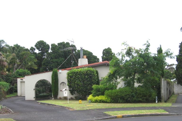 Photo of property in 6 Jessmae Place, Hillcrest, Auckland, 0627