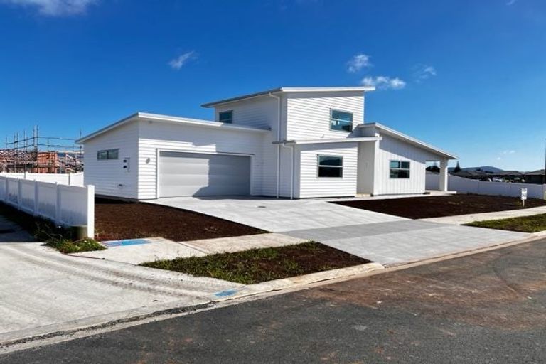 Photo of property in 4 Taurangawaka Road, One Tree Point, 0118