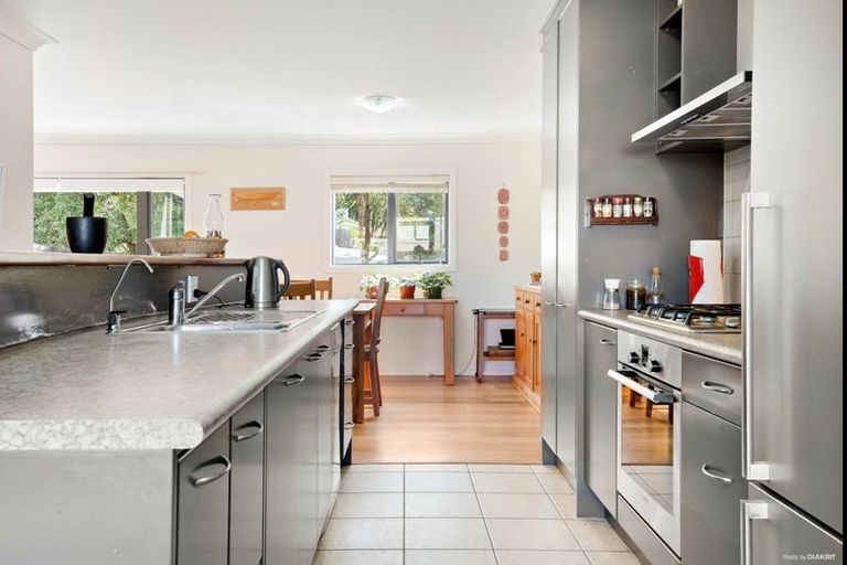 Photo of property in 3/7 Belle Verde Drive, Sunnynook, Auckland, 0630