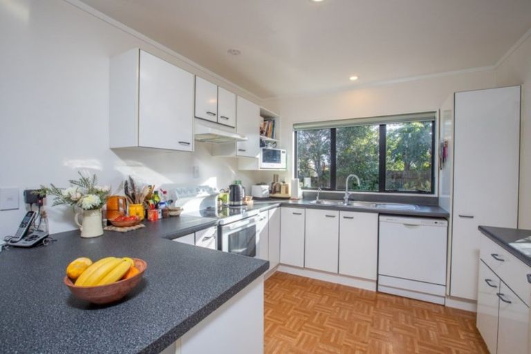 Photo of property in 8a Winara Avenue, Waikanae, 5036