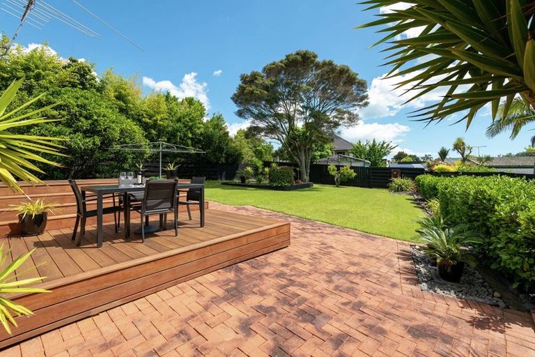 Photo of property in 11 Towra Place, Botany Downs, Auckland, 2010