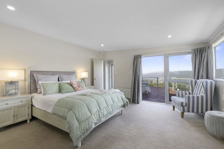 Photo of property in 34 Arahiwi Grove, Tirohanga, Lower Hutt, 5010