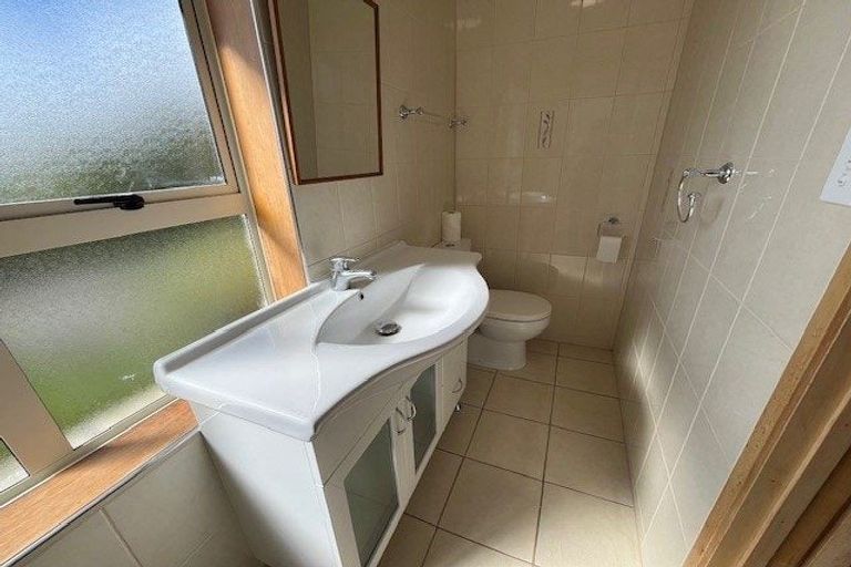 Photo of property in 24 Hurstbourn Priors, Goodwood Heights, Auckland, 2105