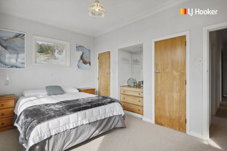 Photo of property in 9 Featherston Street, Macandrew Bay, Dunedin, 9014